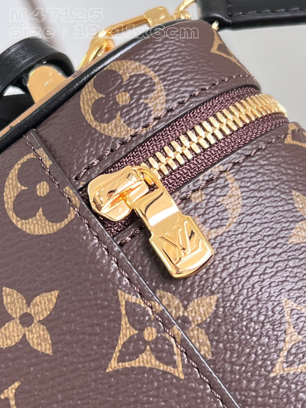 l**is V*t*n vanity chain pouch-19 x 11.5 x 6.5 cm