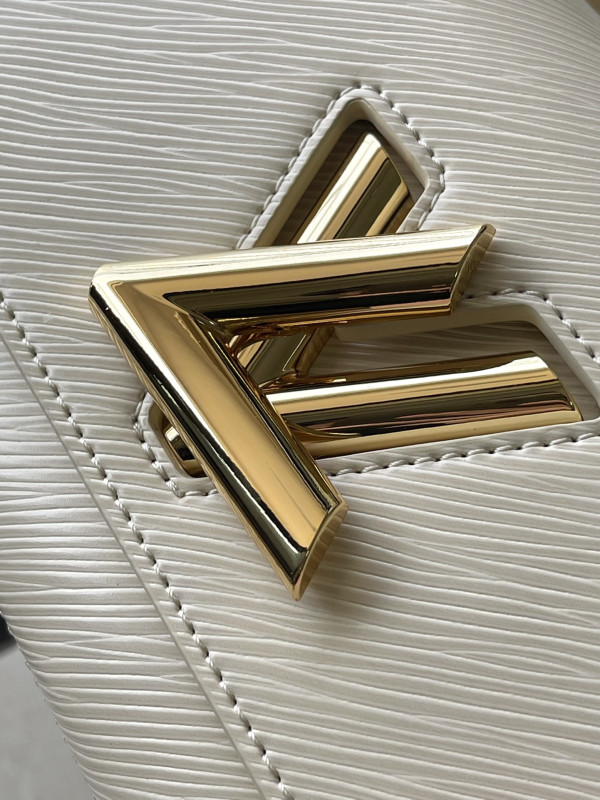 l**is V*t*n twist-23.5*12*7 cm