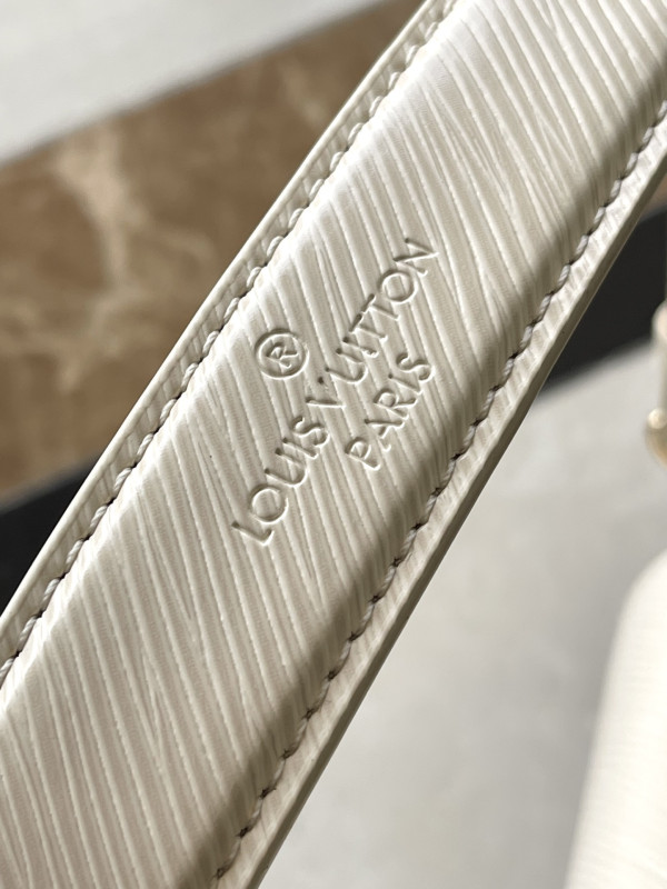 l**is V*t*n twist-23.5*12*7 cm