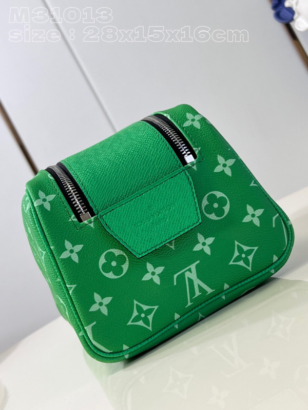 l**is V*t*n dopp kit -28*15*16.5cm