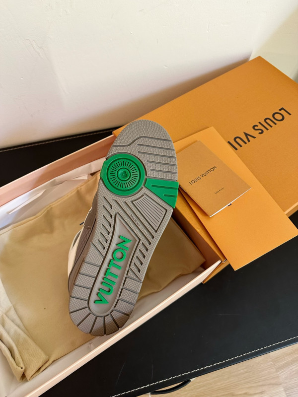 l**is V*t*n sneakers