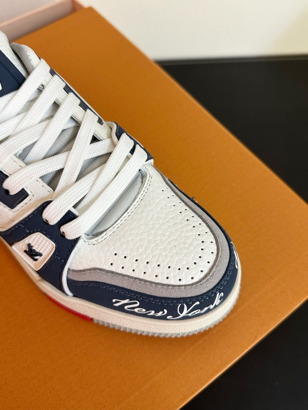 l**is V*t*n sneakers