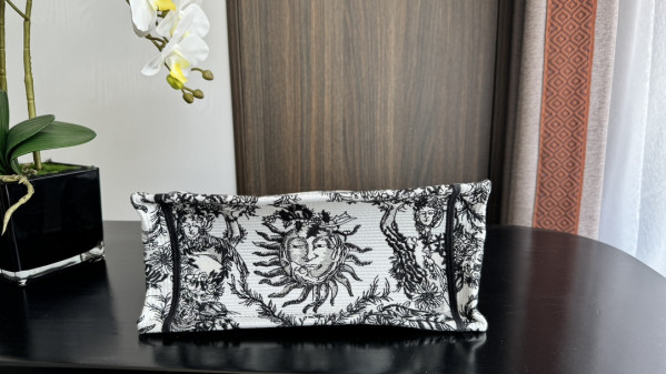 small D*or book tote-26*8*22cm