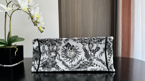 medium D*or book tote-36*18*28cm