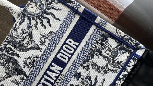 small D*or book tote-26*8*22cm