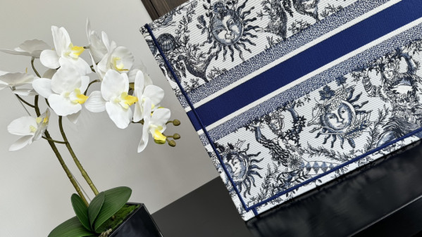 large D*or book tote-42*35*18.5cm