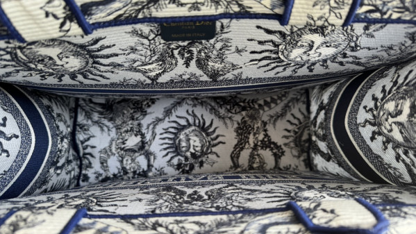 large D*or book tote-42*35*18.5cm