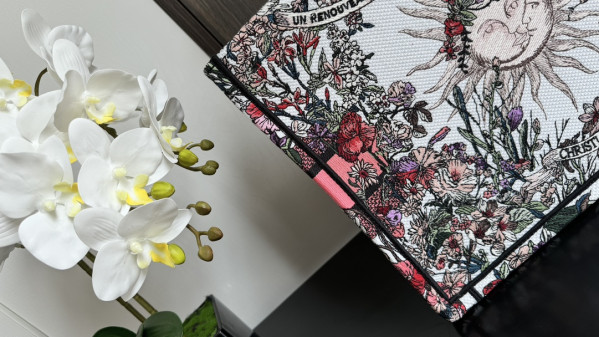 medium D*or book tote-36*18*28cm