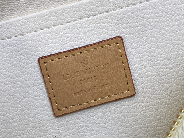 l**is V*t*n locker dopp kit bag-23*13*12cm