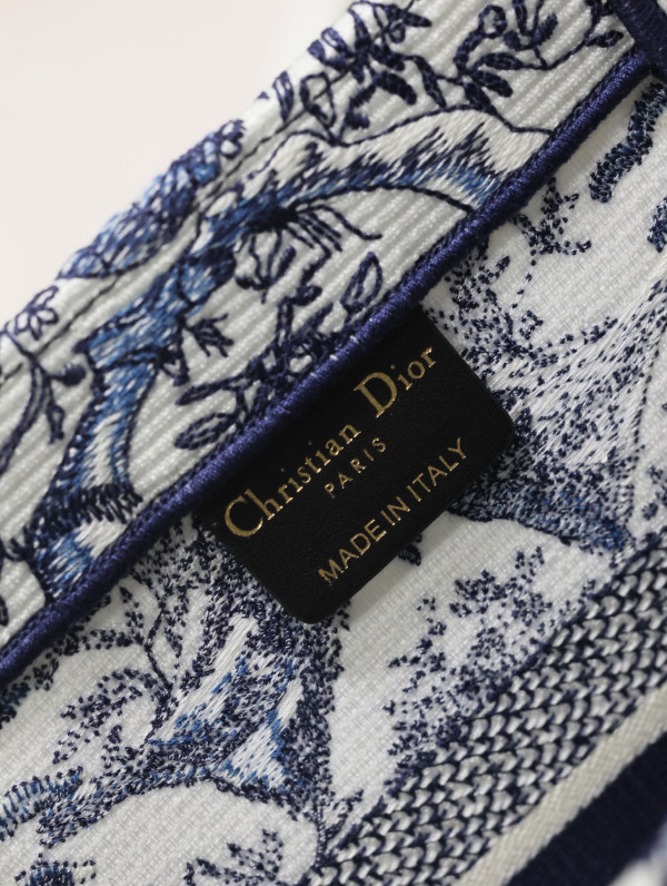 medium D*or book tote-36*18*28cm