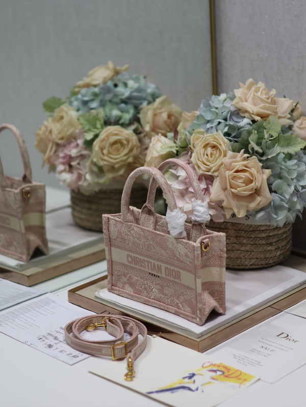 D*or mini book tote-21.5*13*7.5cm