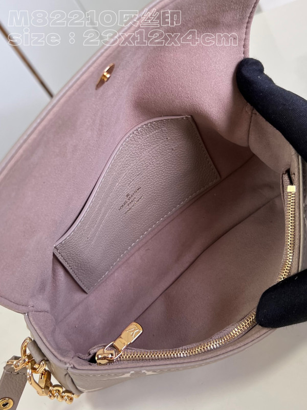 l**is V*t*n wallet on chain ivy-23.5*12*4.3cm