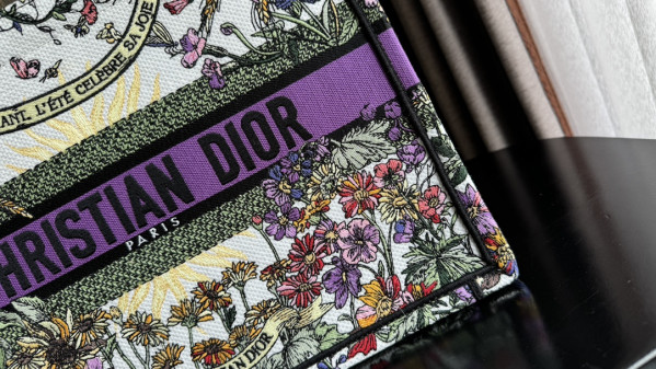 medium D*or book tote-36*18*28cm