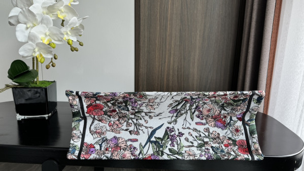 large D*or book tote-42*35*18.5cm