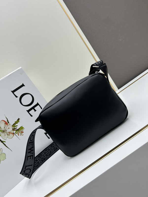 LOEWE messenger bag-24.5*18*10.5cm