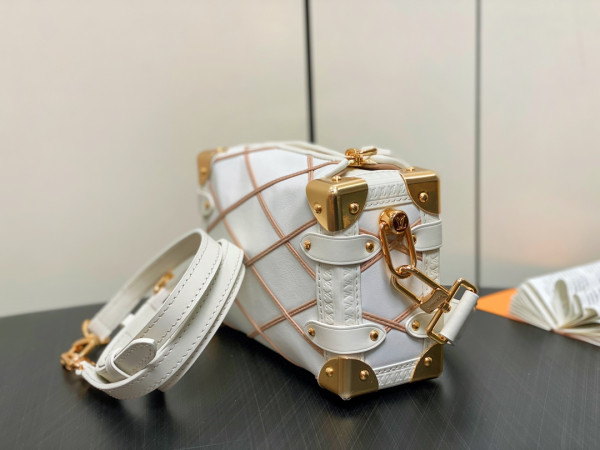 l**is V*t*n side trunk pm-18*12.5*8cm