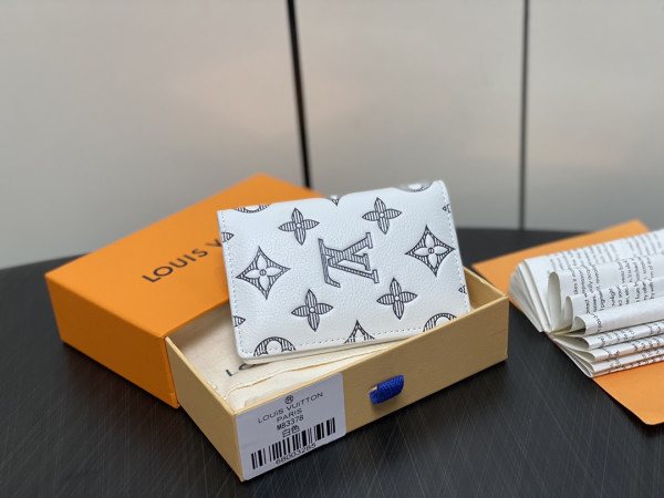 l**is V*t*n pocket organizer-8*11.1*1 cm