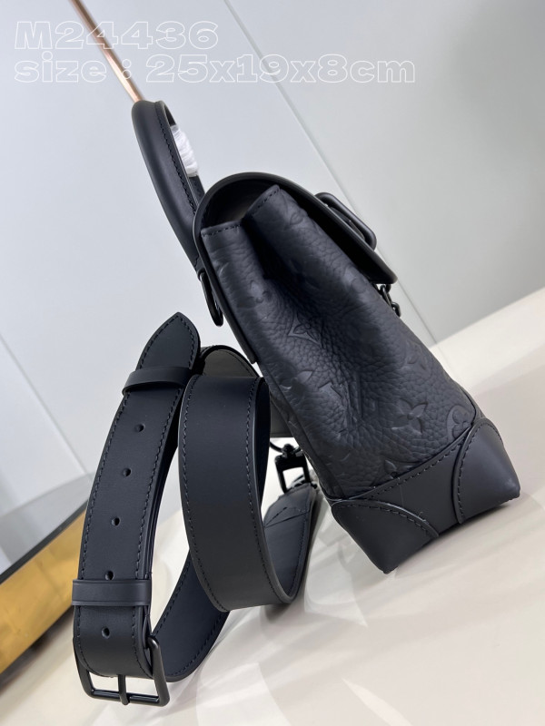 l**is V*t*n steamer wearable wallet-25*19*8cm