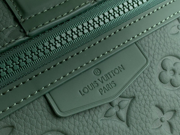 l**is V*t*n s-cape messenger-28*16*10cm