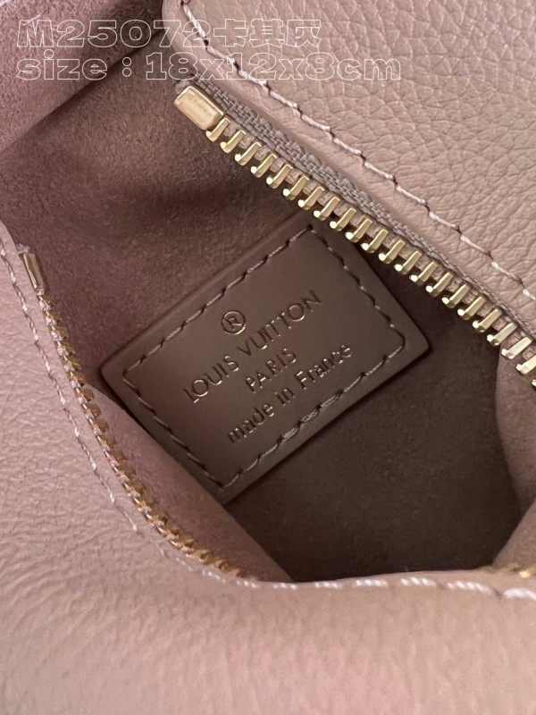 l**is V*t*n side trunk pm-18*12.5*8cm