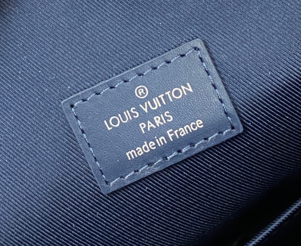 l**is V*t*n avenue slingbag nm