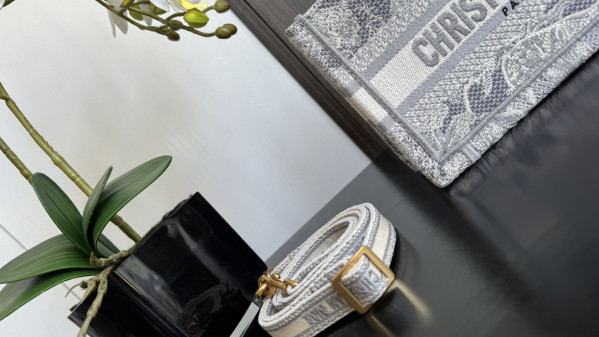 D*or mini book tote-21.5*13*7.5cm