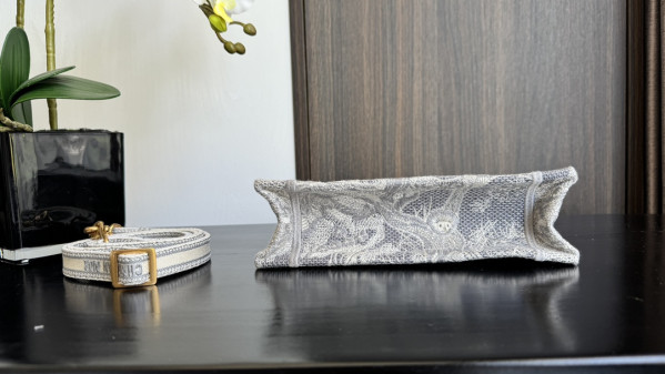 D*or mini book tote-21.5*13*7.5cm