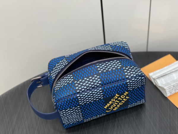 l**is V*t*n locker dopp kit bag-23*13*12cm