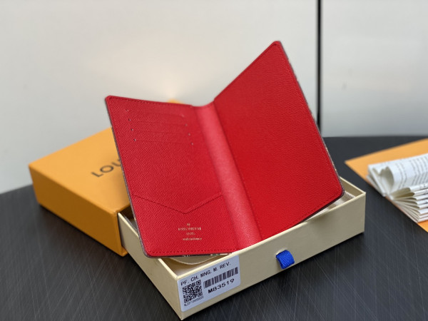 l**is V*t*n passport cover-10*14*2.5cm