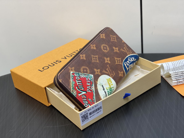 l**is V*t*n zippy wallet-10*20*2 cm