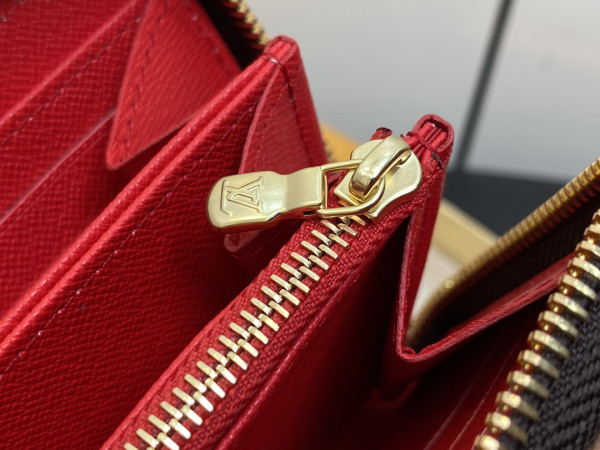 l**is V*t*n zippy wallet-10*20*2 cm