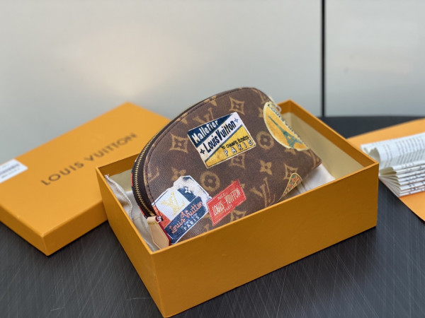 l**is V*t*n cosmetic pouch