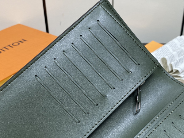 l**is V*t*n brazza wallet-10*19*2cm