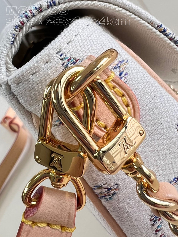 l**is V*t*n wallet on chain ivy-23.5*12*4.3cm