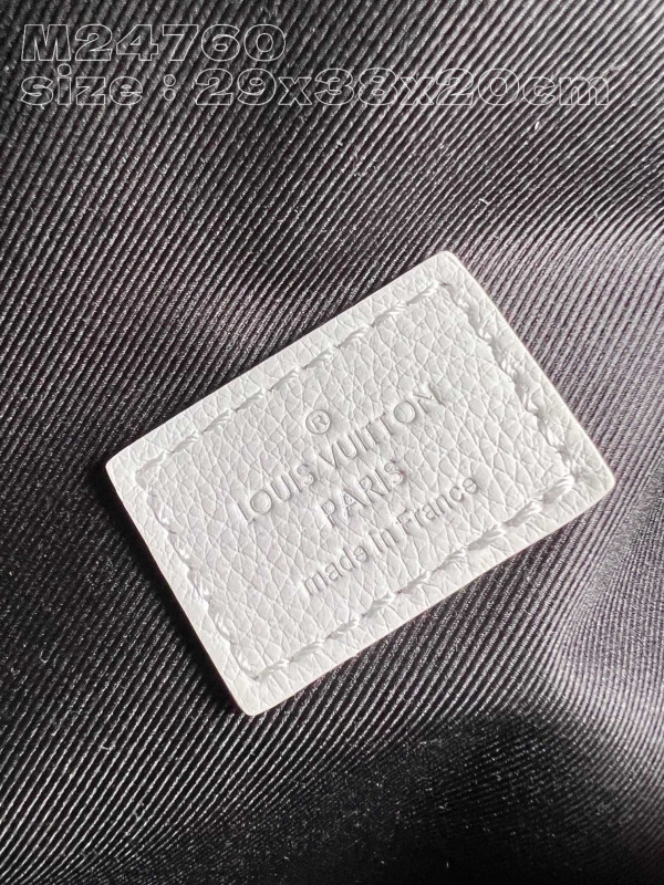 l**is V*t*n discovery backpack-29*38*20cm