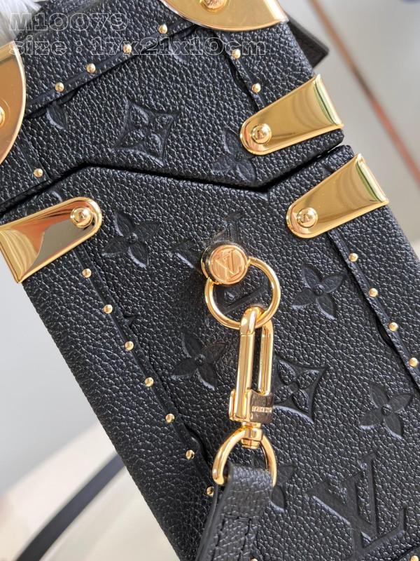 l**is V*t*n camera box monogram canvas