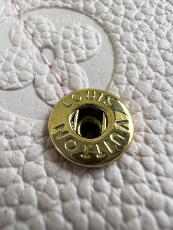 l**is V*t*n sarah wallet-19*10.5*2cm