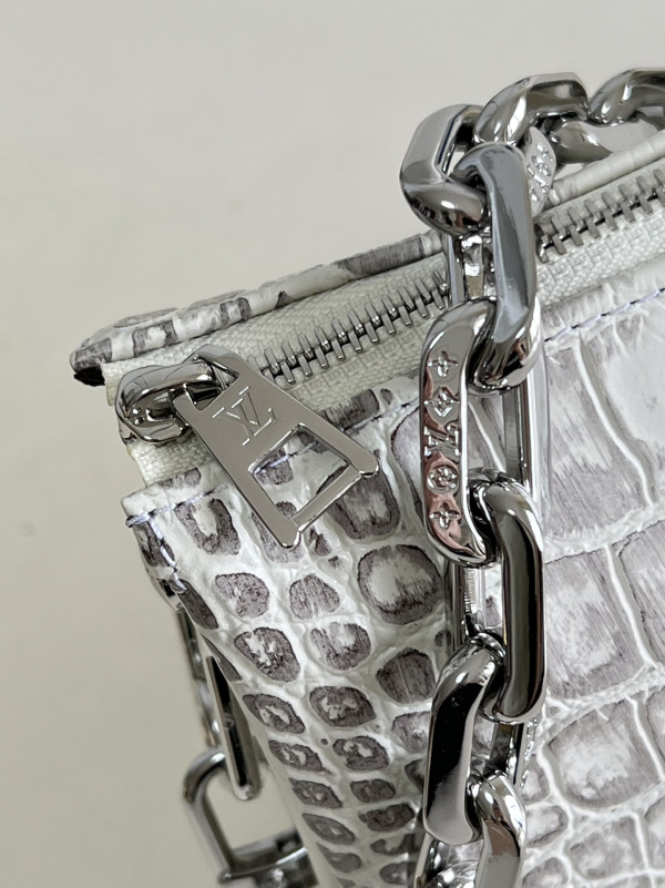 l**is V*t*n coussin pm-26*20*12cm