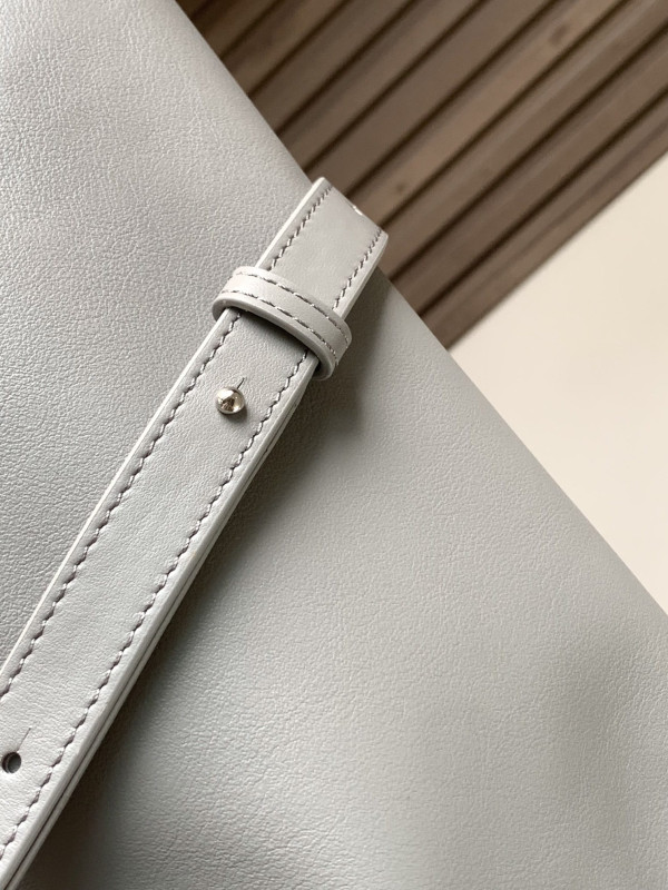 LOEWE Flamenco clutch- 24.5*30*10.5cm