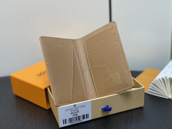 l**is V*t*n pocket organizer-7.5*11.1*1 cm