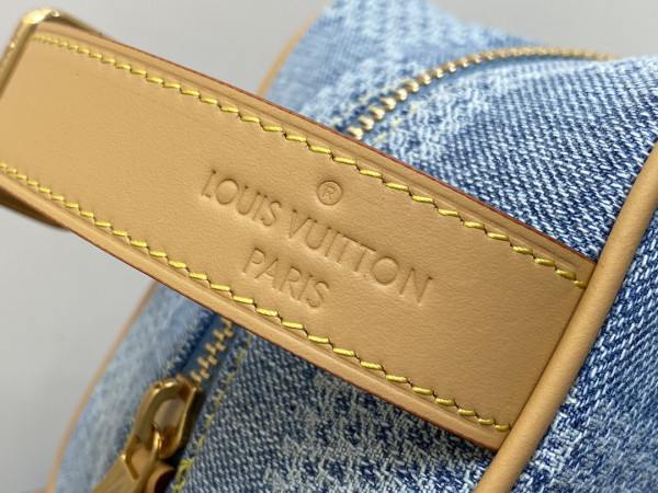 l**is V*t*n locker dopp kit bag-23*13*12cm