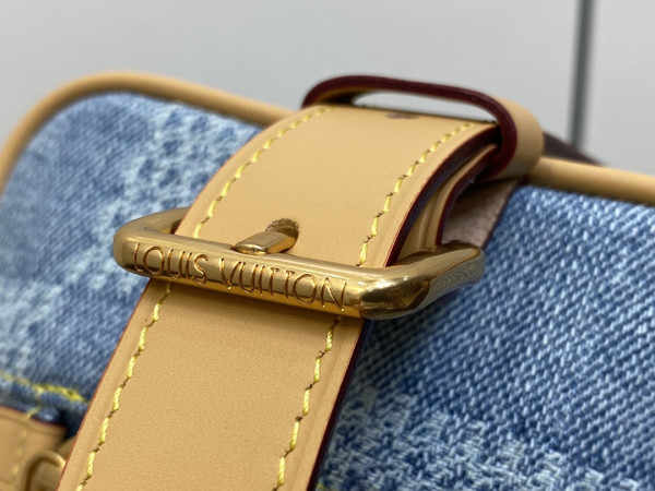 l**is V*t*n locker dopp kit bag-23*13*12cm