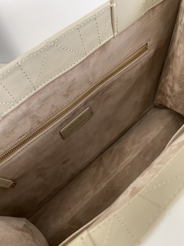 medium D*or book tote-36.5*28*17.5cm