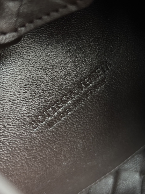 Bo*te*ga ve*ne*ta andiamo parachute small shoulder bag