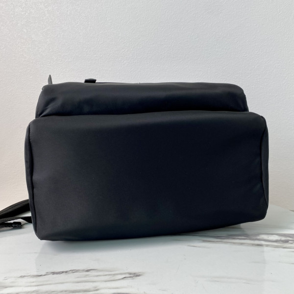 Pra*a backpack-29*40*17cm