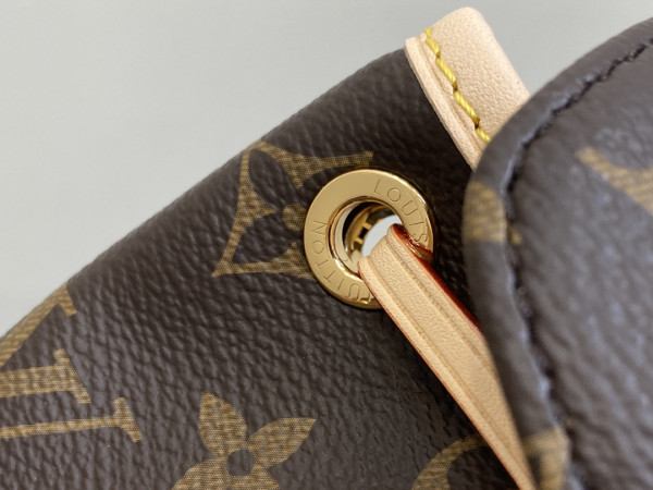 l**is V*t*n montsouris-24*25*12cm