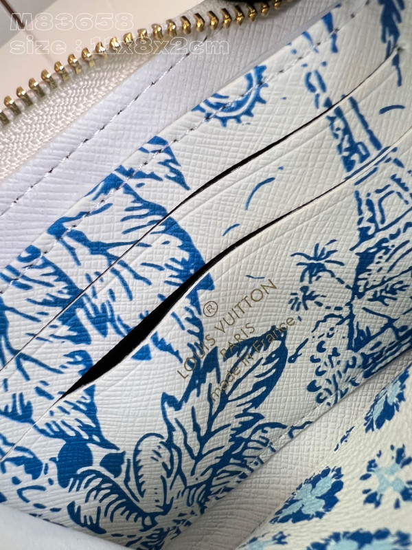 l**is V*t*n slender wallet-11*8.5*2cm