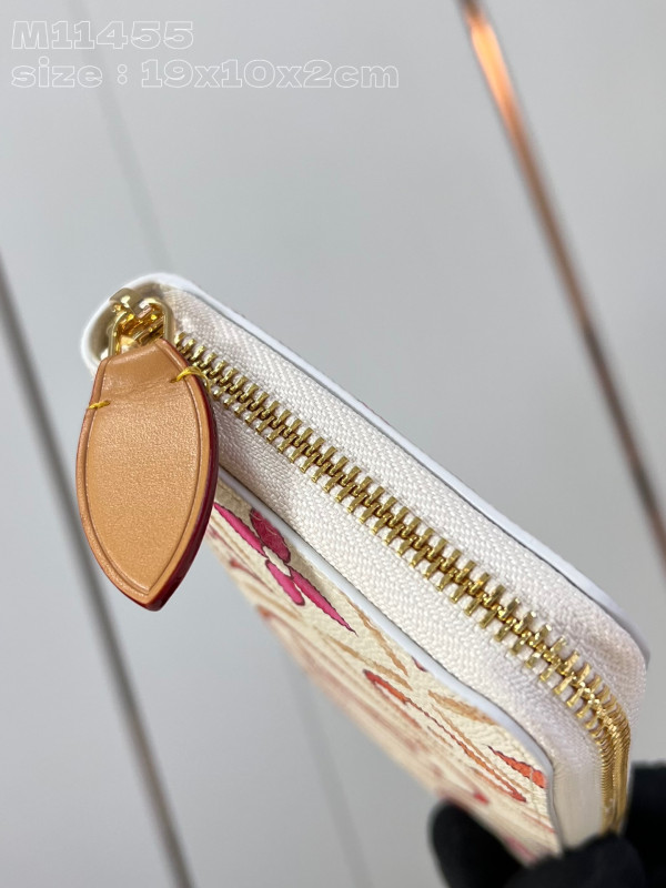 l**is V*t*n zippy wallet-10*20*2 cm