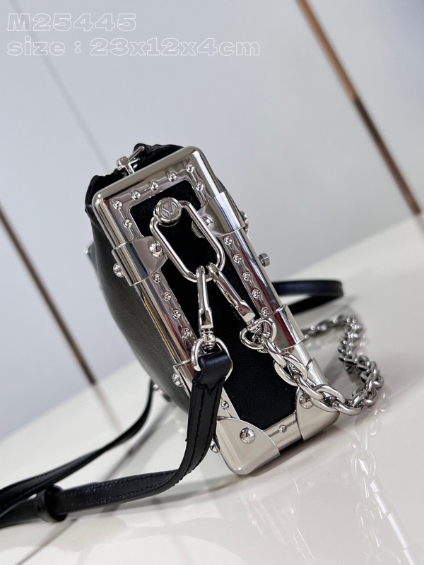 l**is V*t*n slim trunk-23*12*4cm