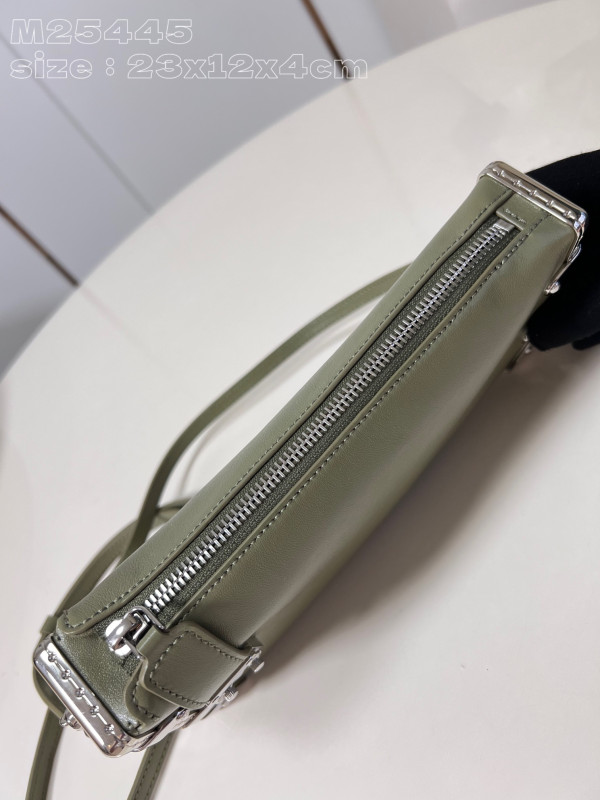 l**is V*t*n slim trunk-23*12*4cm